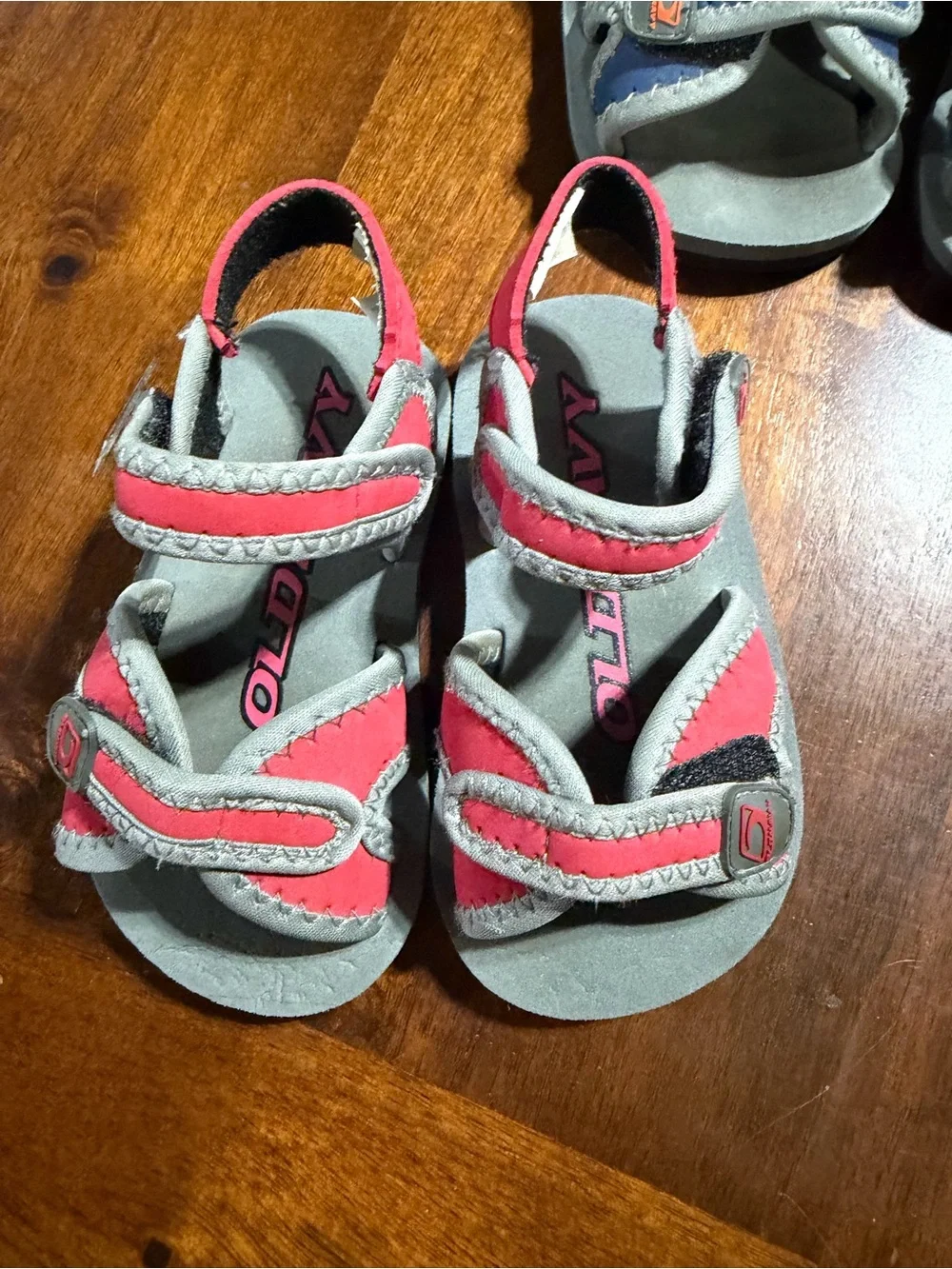 Old Navy Kids Outdoor Hook-and-Loop Sandals in Gray and Pink